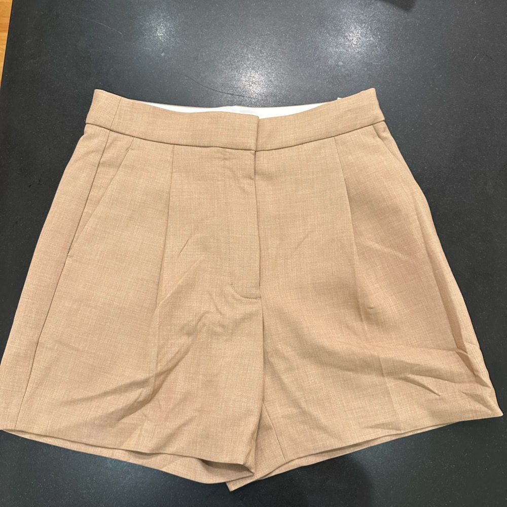 Aritzia Wilfred Khaki Shorts